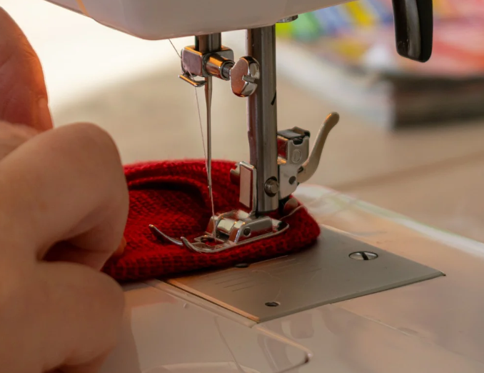 how to replace the needle in a sewing machine